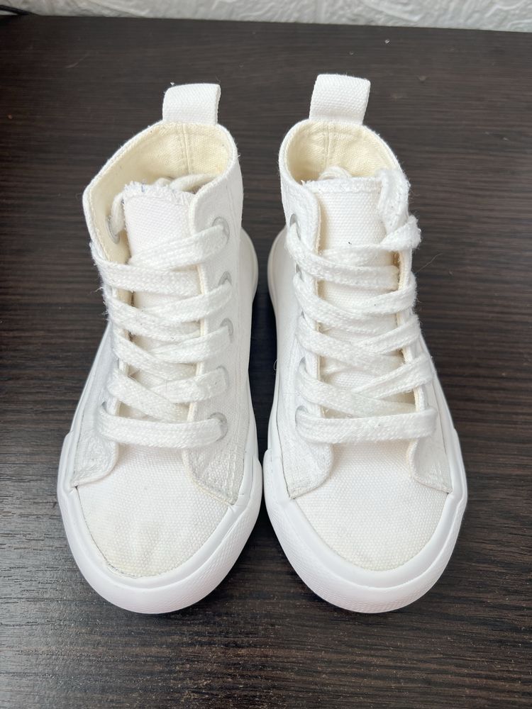Кеди у стилі Converse