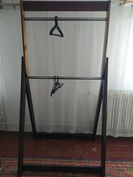 Вішалка дерев'яна для дому