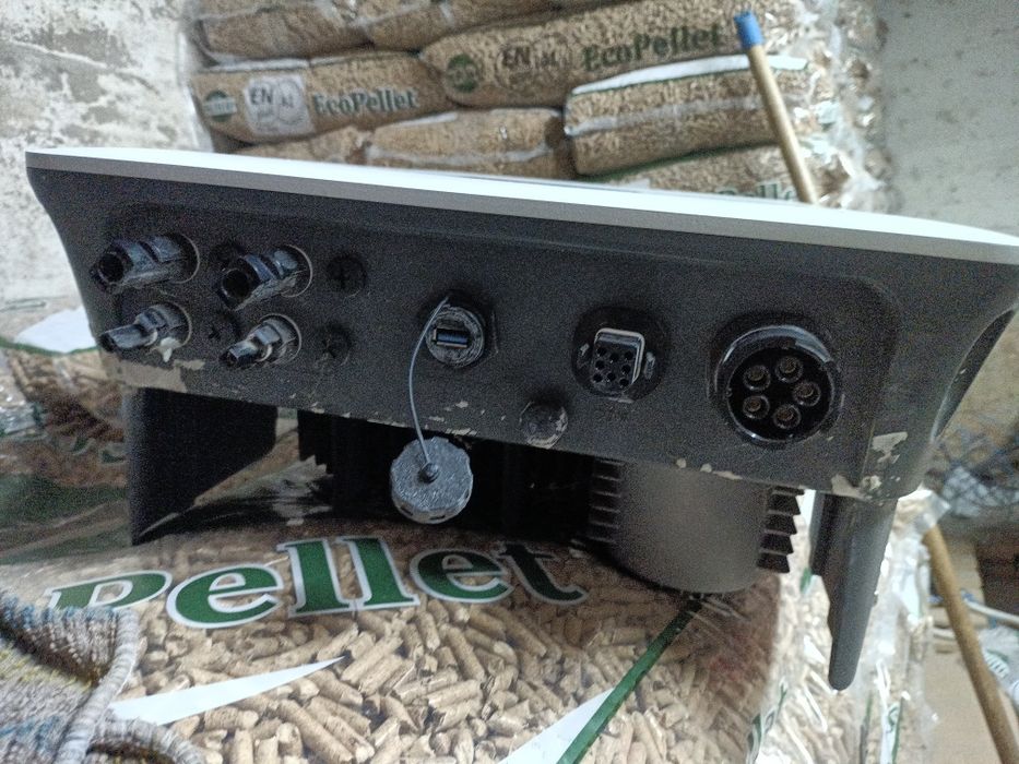 Falownik fox. 2 letni z modułem internetowym