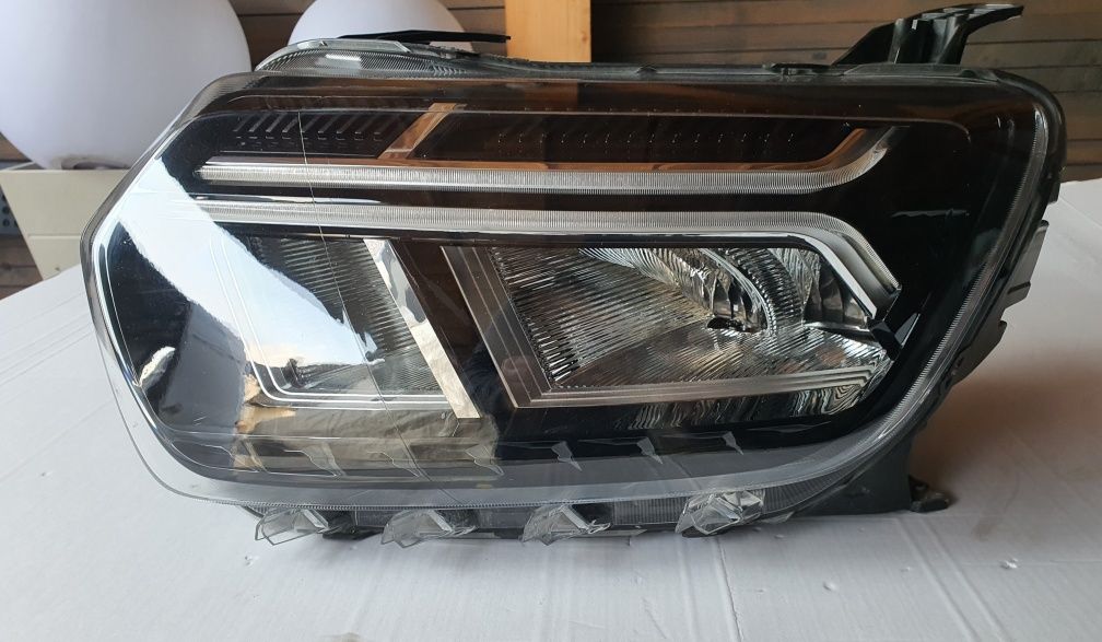 Dacia Duster Reflektor Lewy