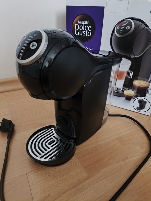 Ekspres na kapsułki DeLonghi Nescafé Dolce Gusto GenioS PLUS GWARANCJA