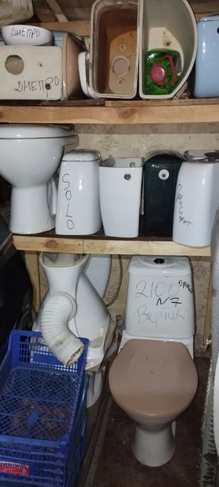 Продам бачки, крышки ,унитазы.