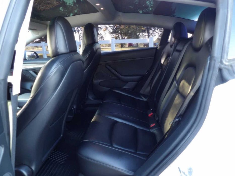 Tesla Model 3      2022