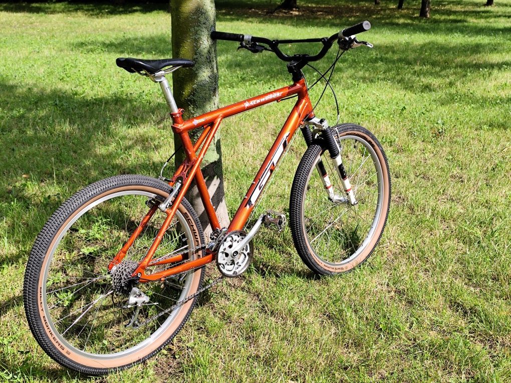 Rower MTB Commuter GT Backwoods. Rama 20. Koła 26. Rock Shock