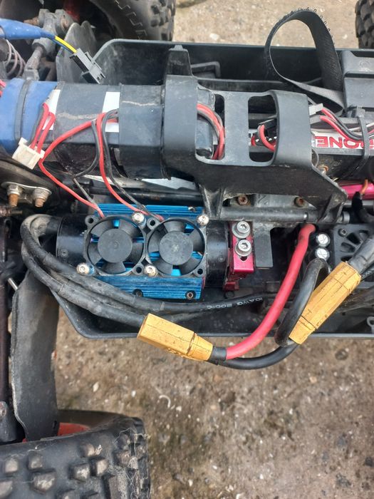 Продам радиоуправляемую модель ARRMA Outcast