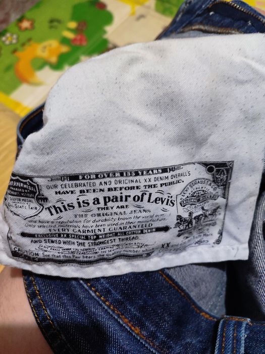 Продаю джинси левайс в цілому деже в хорошому стані не порвані та цілі