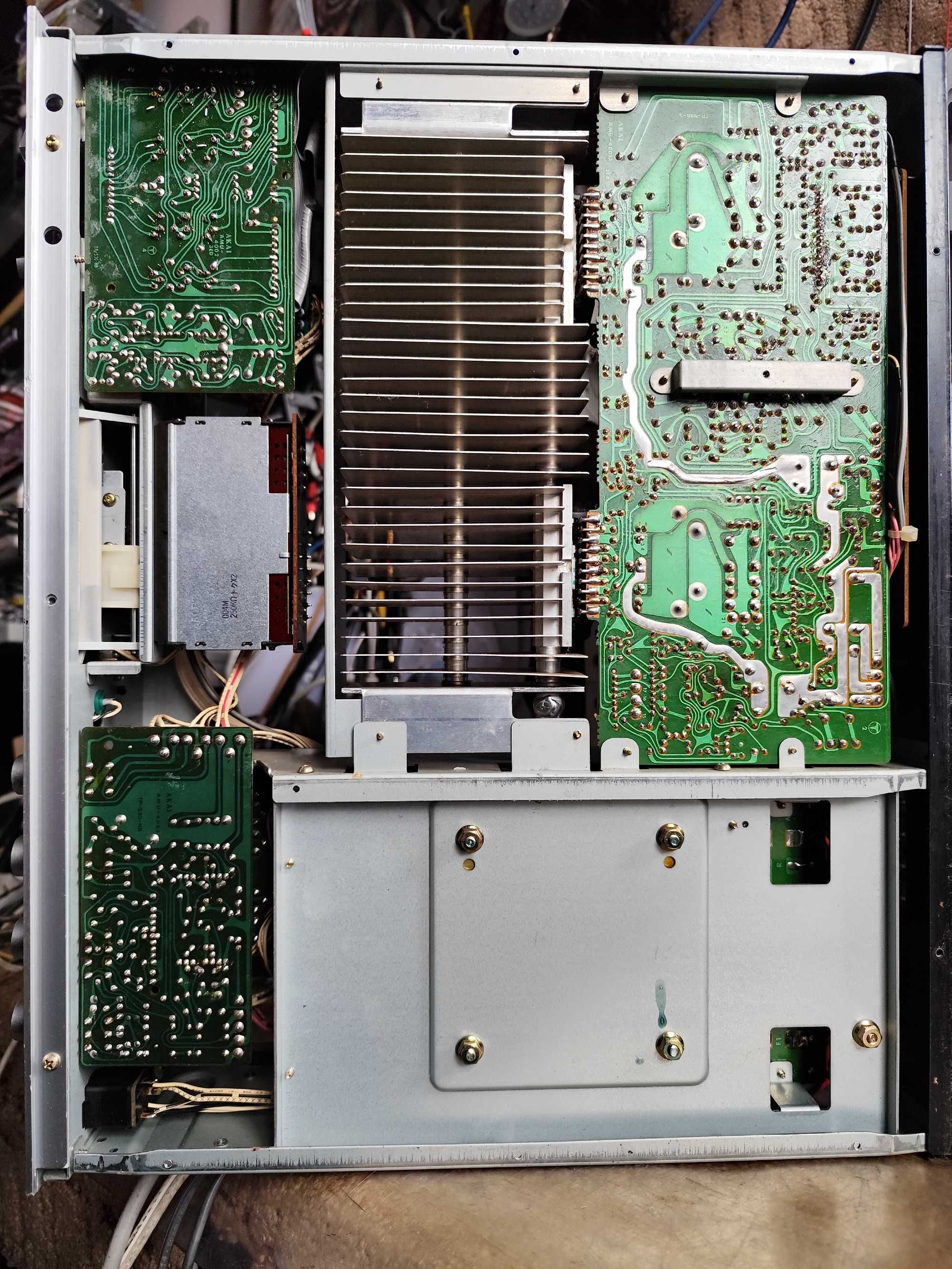 wzmacniacz Akai AM-U04