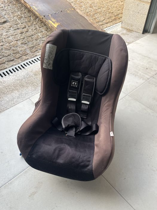 Cadeiras auto e brinquedos