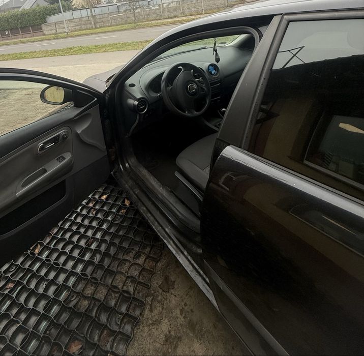 Seat Ibiza 2007r 1.4d, do poprawek lakierniczych
