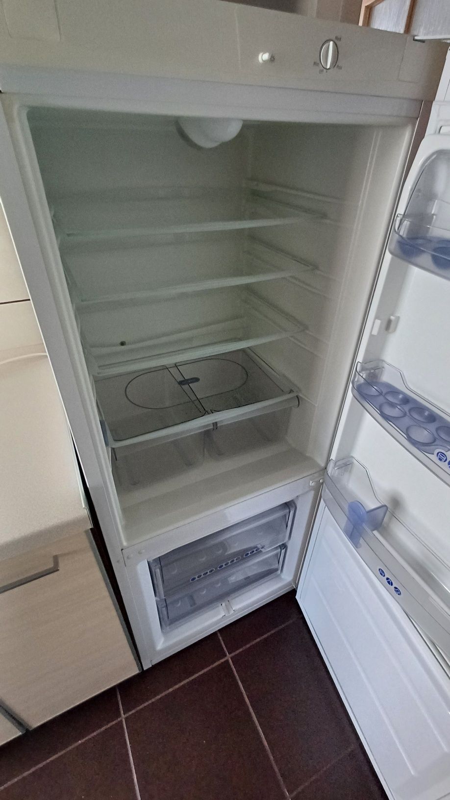 Lodówka Whirlpool Rezerwacja do wtorku 05.08.