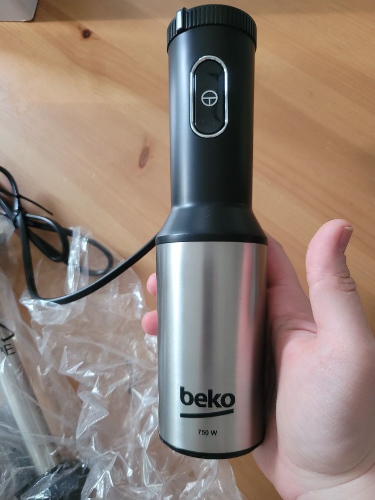 Nowy blender ręczny beko