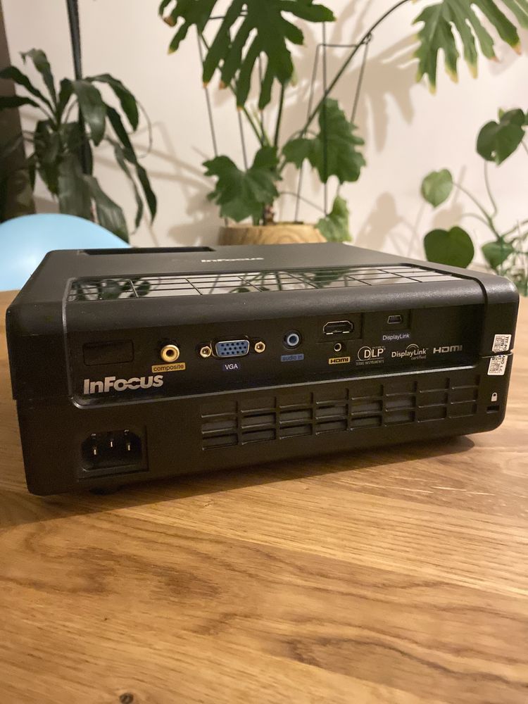 Projektor InFocus IN1501 Keystone do pracy ciągłej 24/7