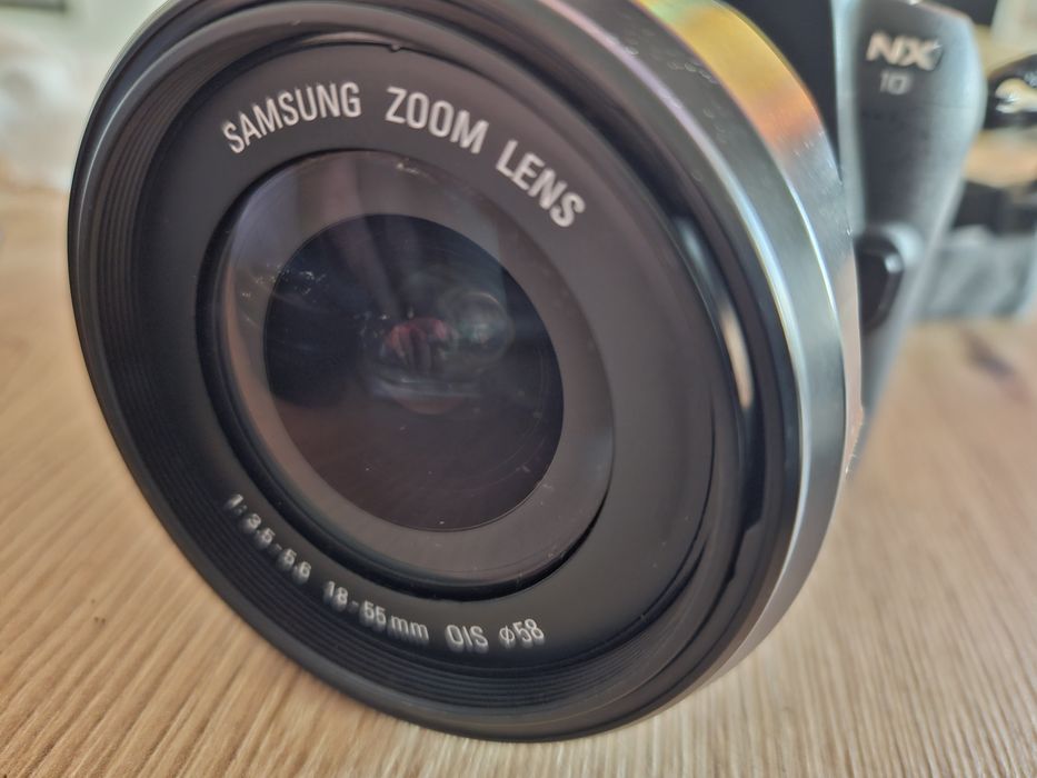 Samsung NX10 + obiektyw 18-55mm i 30mm 1:2