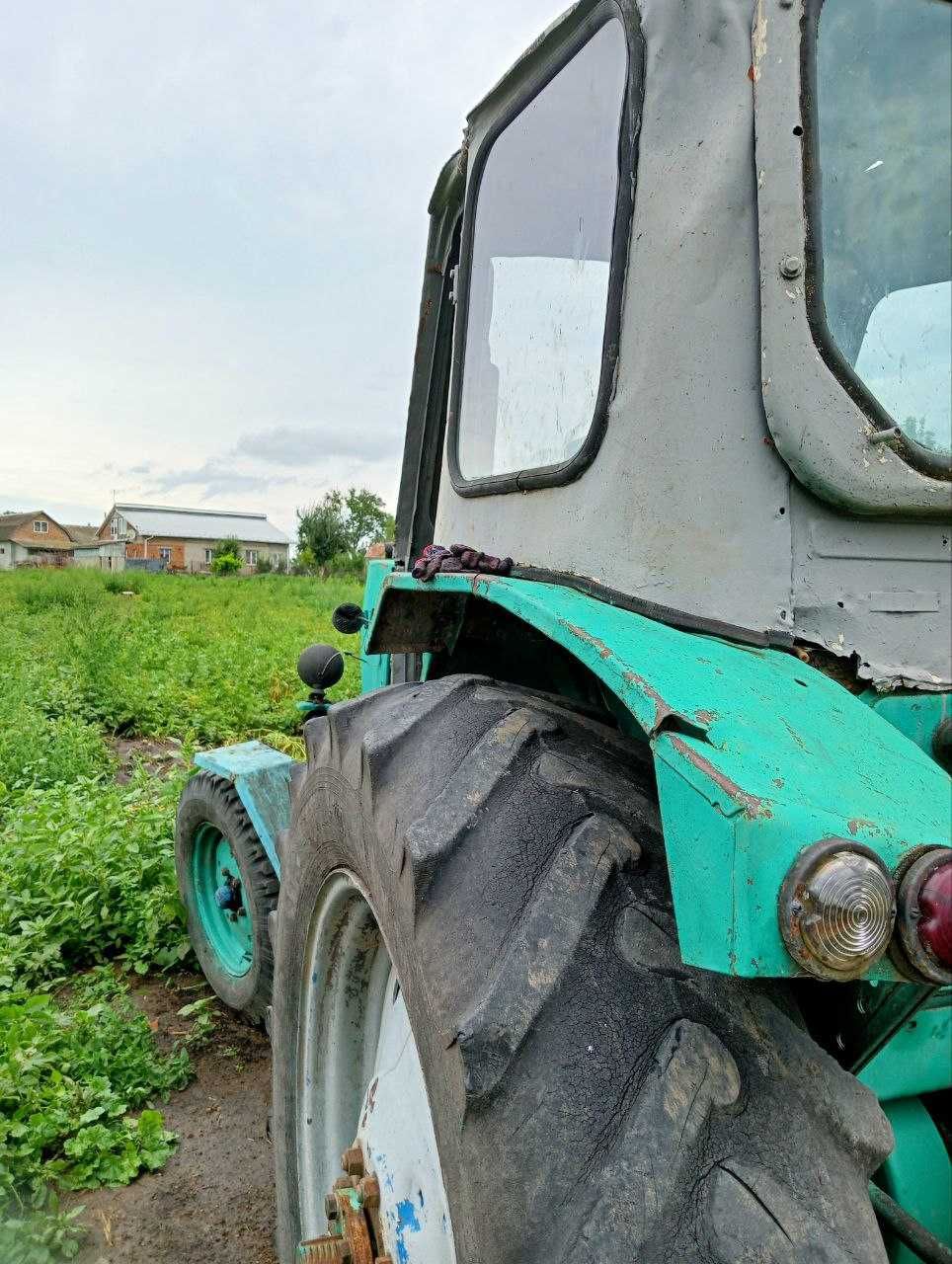 Продам трактор ЮМЗ 6, мала кабіна, з документами