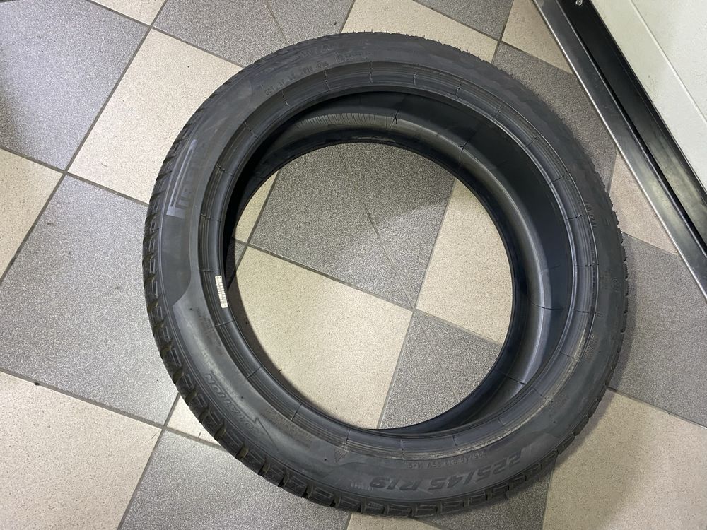 Opony Zimowe Pirelli Sottozero 3 Winter Run Flat  225/45 R19 96V 4szt