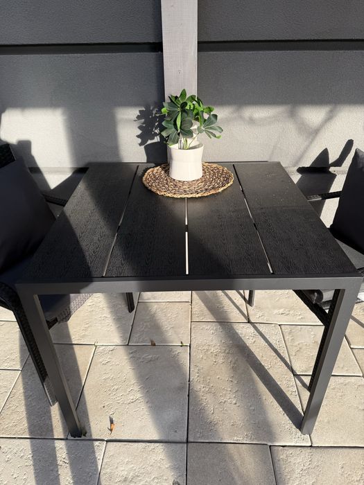 Zestaw stol krzesla i lezak technorattan na taras balkon
