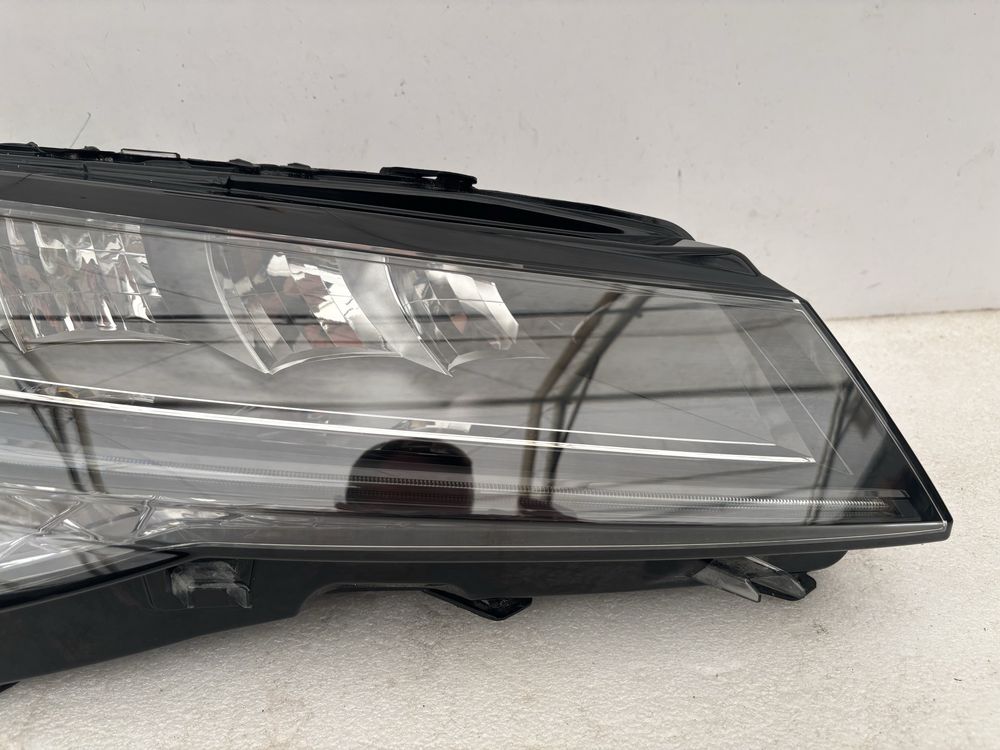 Skoda Superb III 3 lift 19- 3V 3V1 lampa prawy przód prawa przednia