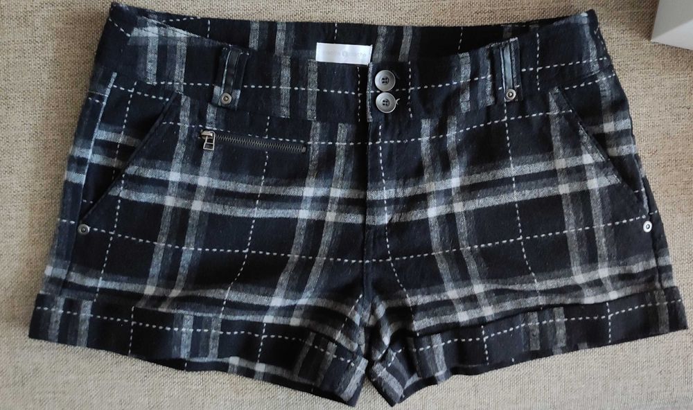 Krótkie spodenki w szaro-czarną kratką z wełną