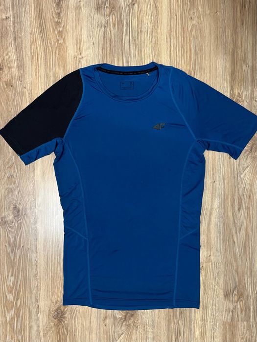 Компресійна футболка для тренувань