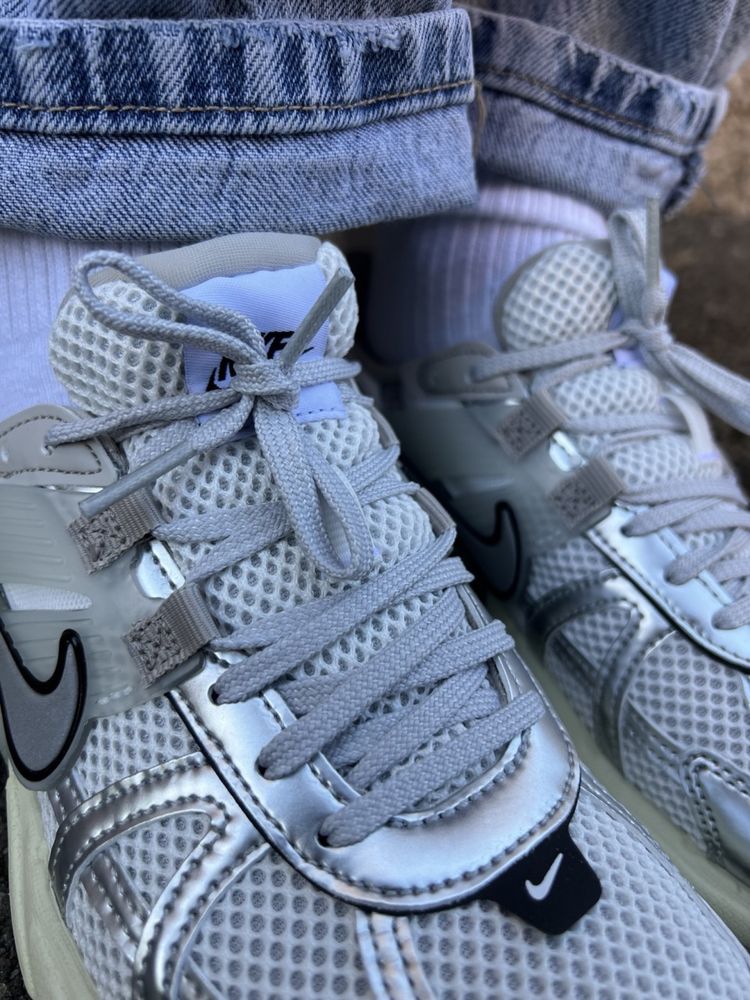 Жіночі кросівки Nike V2K Run