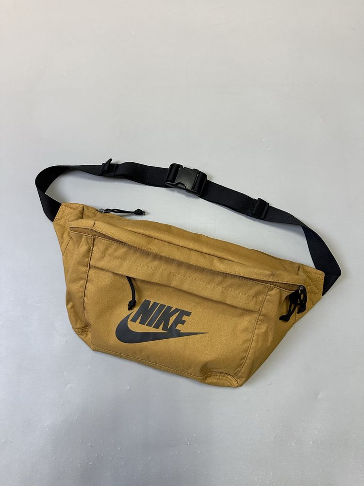 Сумка / бананка Nike Tech