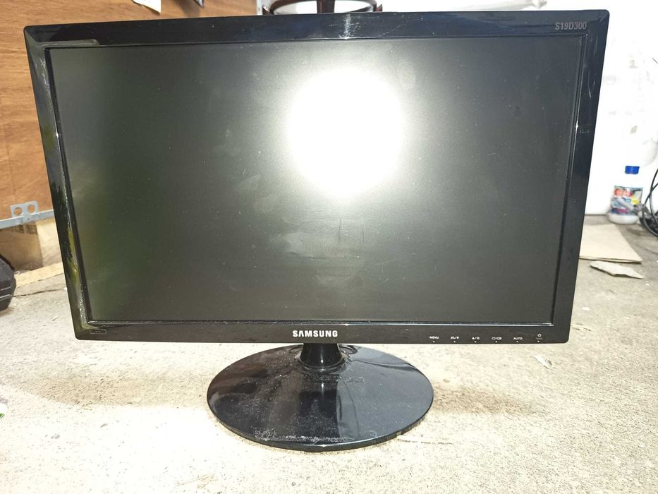 Monitor Samsung S19D300NY – 19" LED (com fonte)