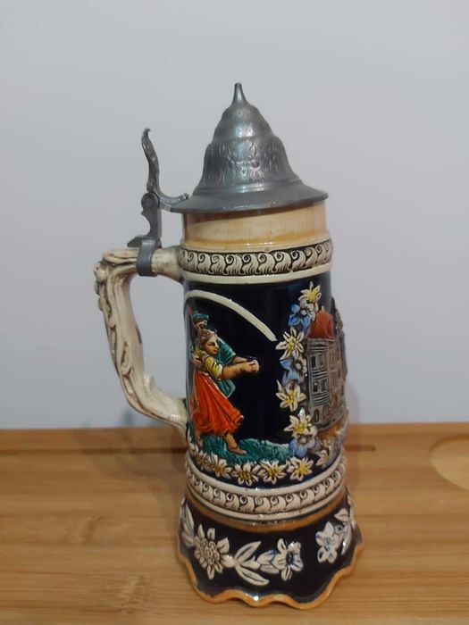 Stary Niemiecki Kufel ręcznie zdobiony