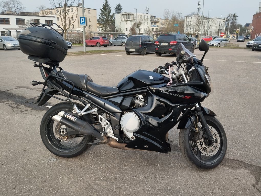 Motocykl Suzuki GSF Bandit 1250 KUFRY IXIL Idealny w dłuższe trasy