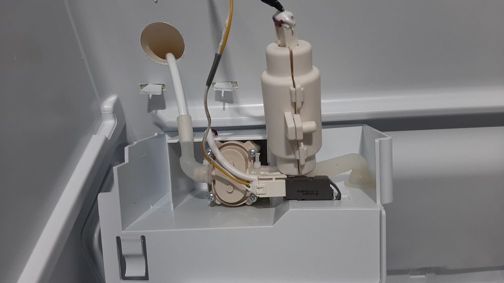 Ящики, полички, компресор для холодильника Gorenje NRS9182