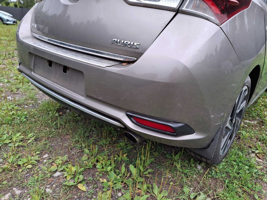 Toyota Auris 2 II 4V8 hb zderzak tylny tyl