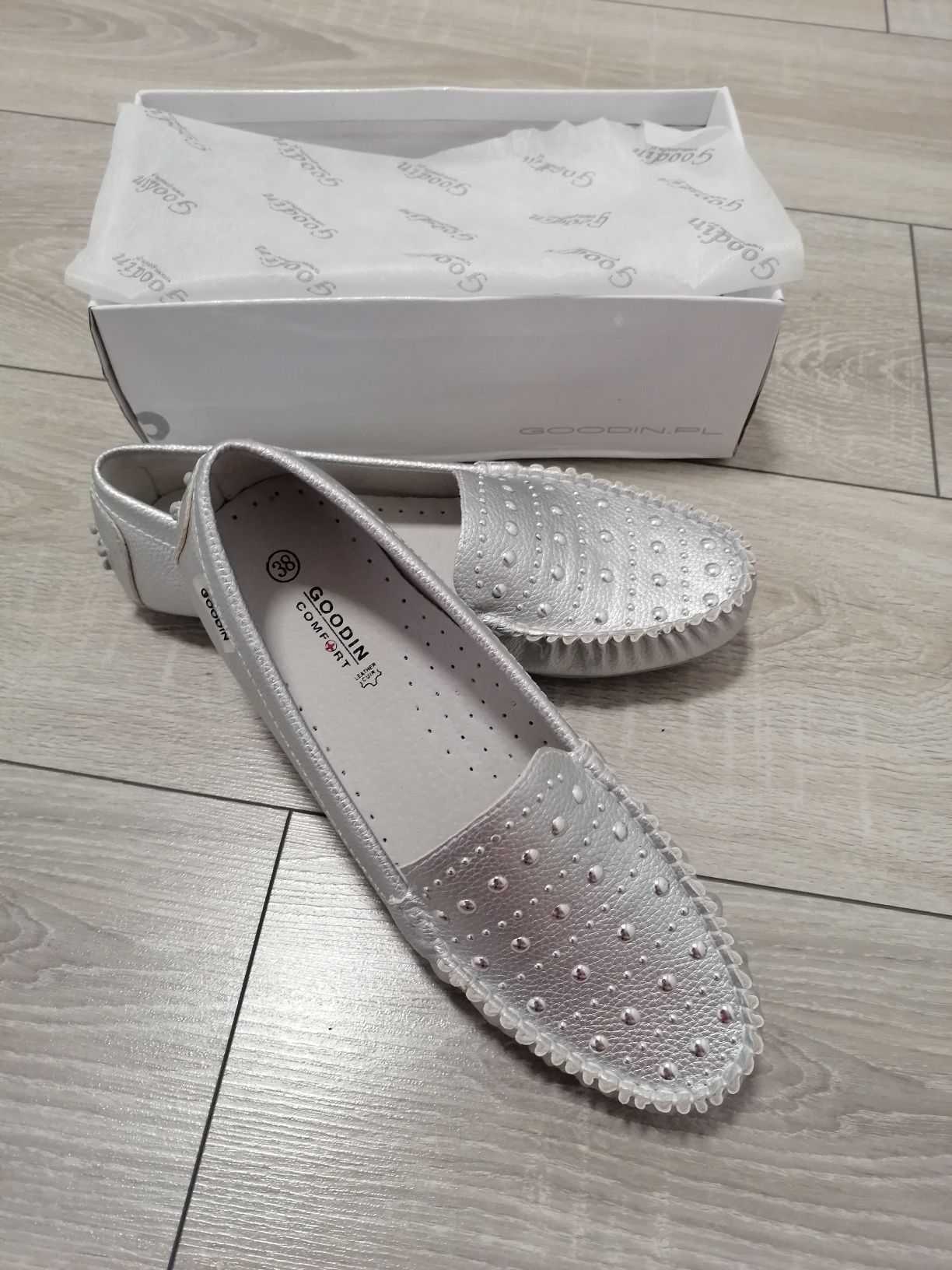 Srebrne mokasyny Goodin  37/38 wkładka 24cm. Nowe.