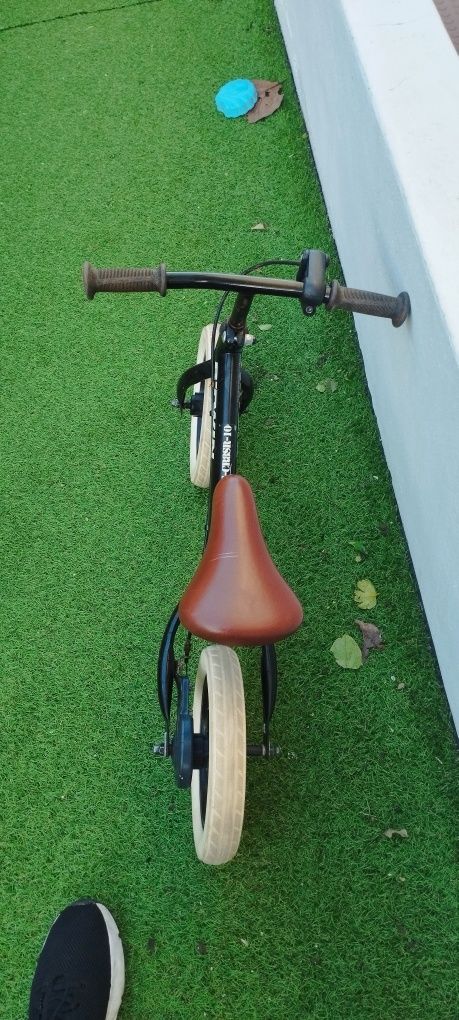 Bicicleta de criança sem pedais