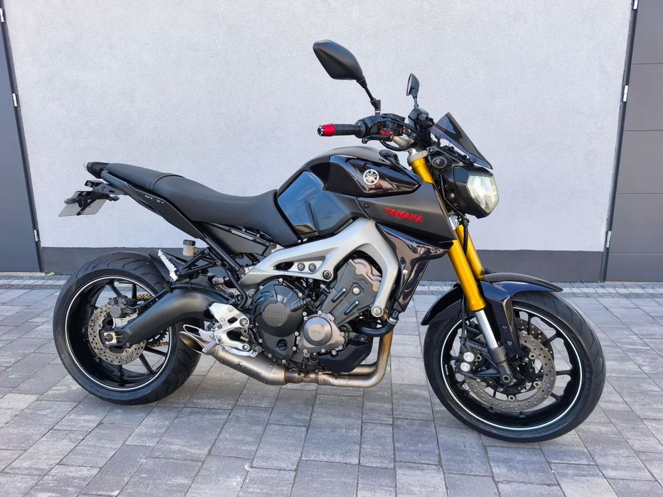 Yamaha MT mt09 mt-09 Akrapović z800