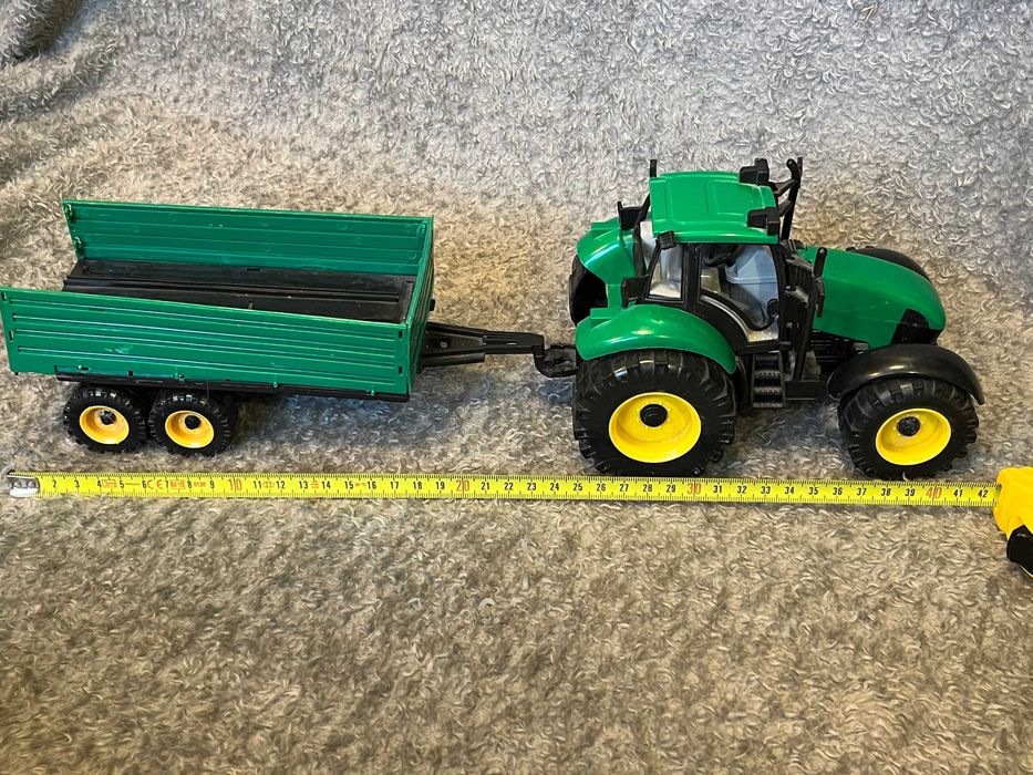 Zabawka dla dzieci traktor z przyczepą