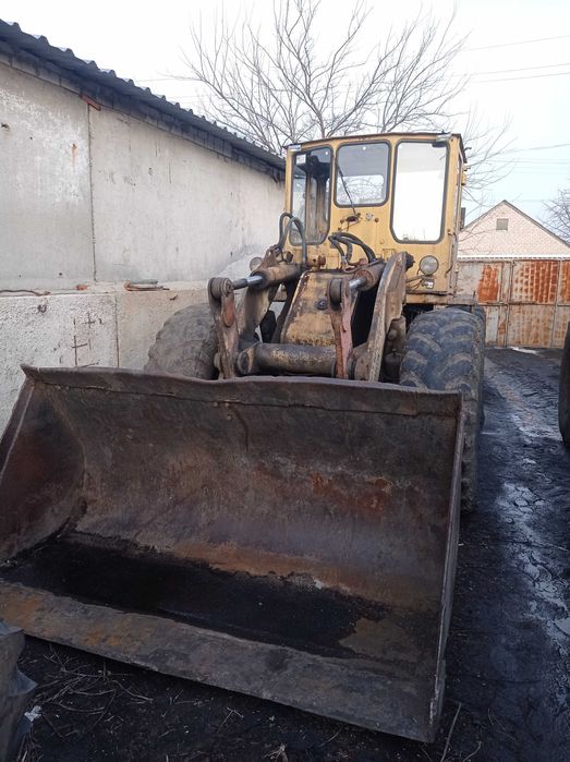 Продам фронтальний навантажувач то18. Стан робочий.