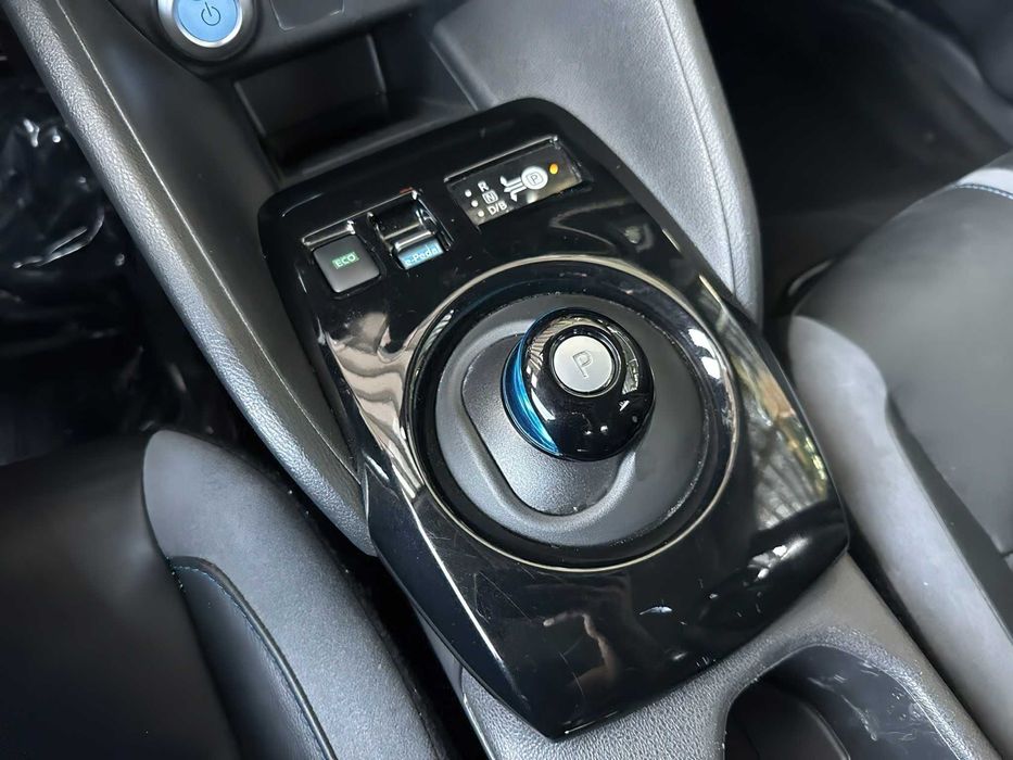 Nissan LEAF SL      2019