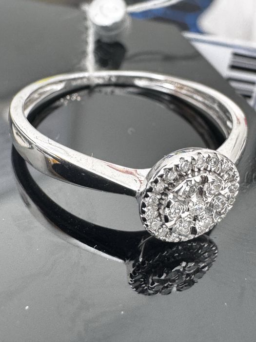 Золотое кольцо с бриллиантами  17р, 750’