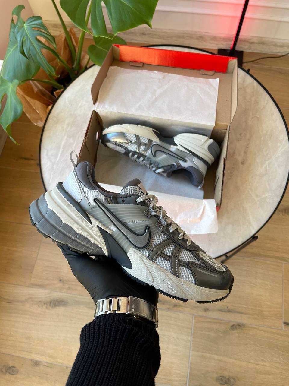 ВСІ РОЗМІРИ Кросівки Nike V2K Run Pure Platinum Wolf Grey найк сірі