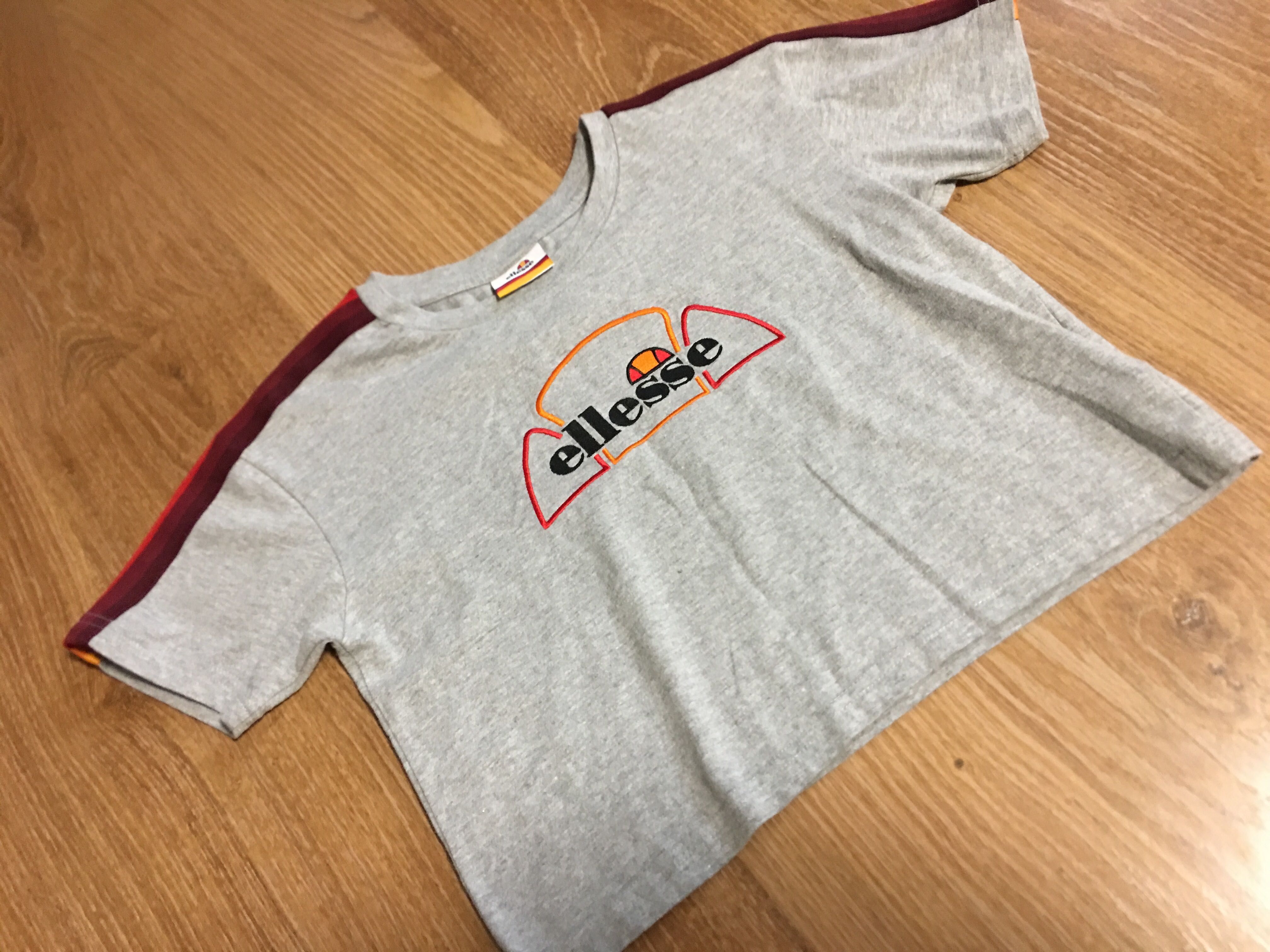 Топ , футболка ellesse