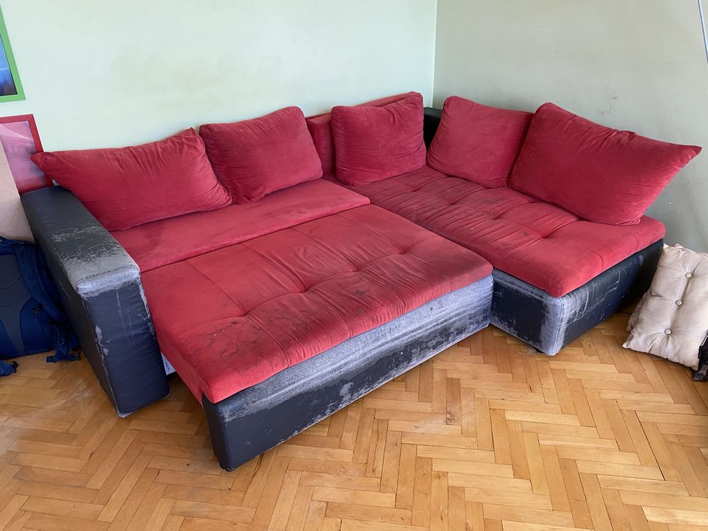 ZA DARMO Sofa rozkładana narożna z poduszkami.