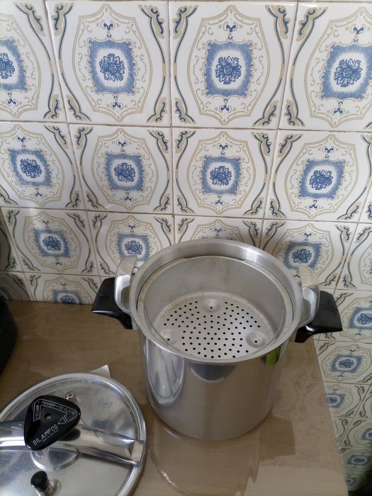 Vendo panela de pressão nova