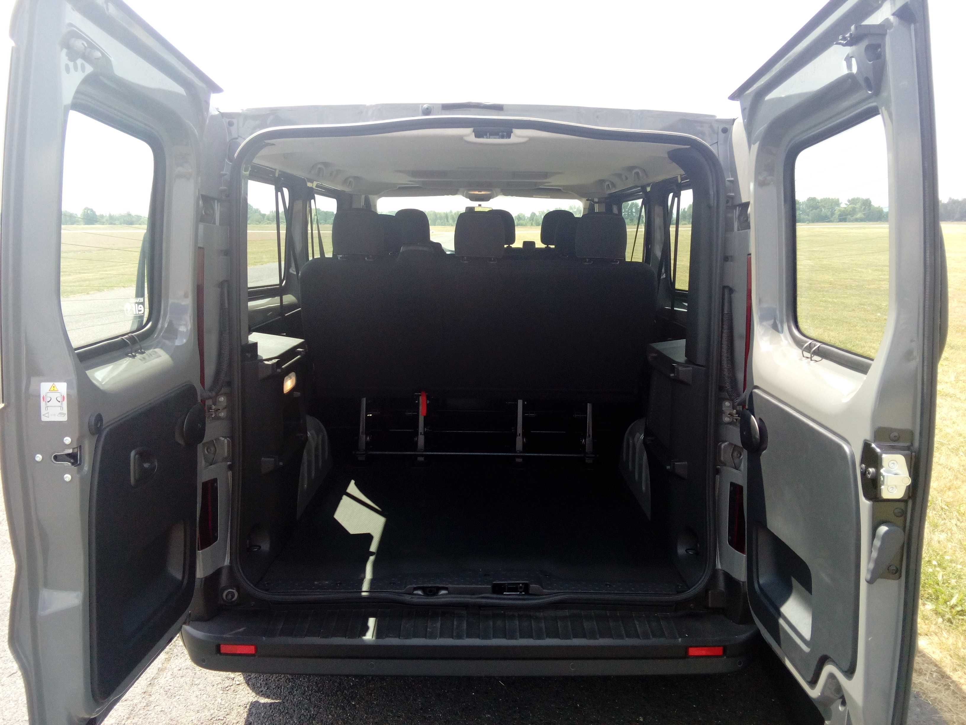 wypożyczalnia busów - Renault Trafic 9-cio osobowy do wynajęcia