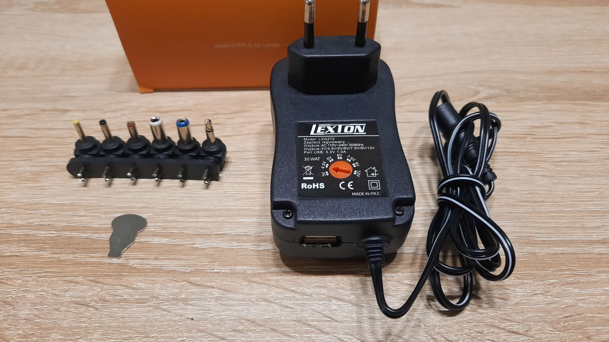 Zasilacz regulowany 3V-12V/2,5A Lexton -Port USB 5.0 VDC / 1.0A