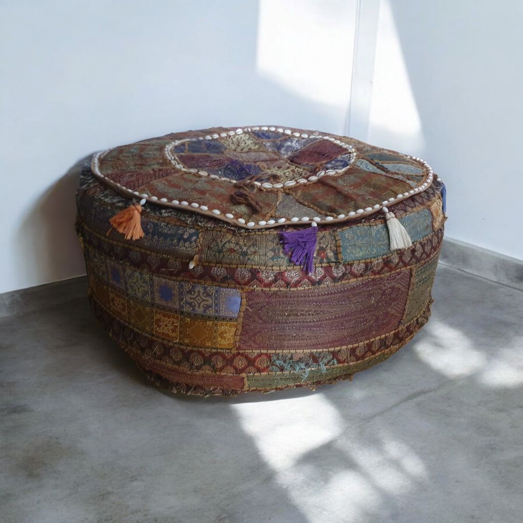 Okrągły puf patchworkowy w stylu indyskim ottoman