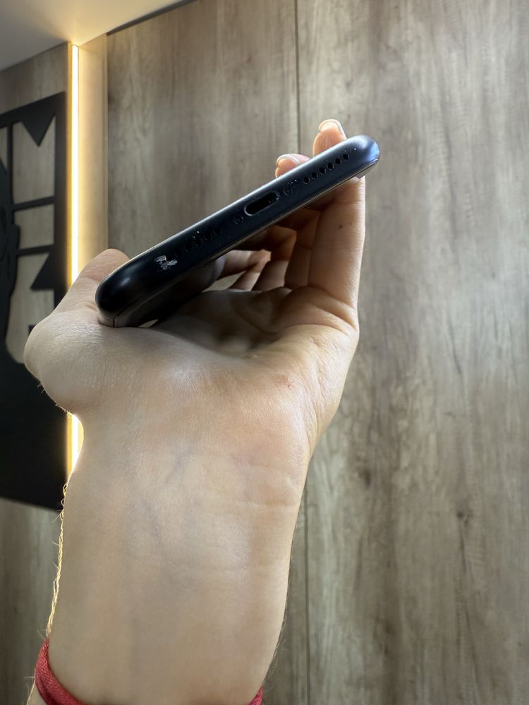 Used IPHONE XR 64 Black Neverlock Костюшка,5 igrand