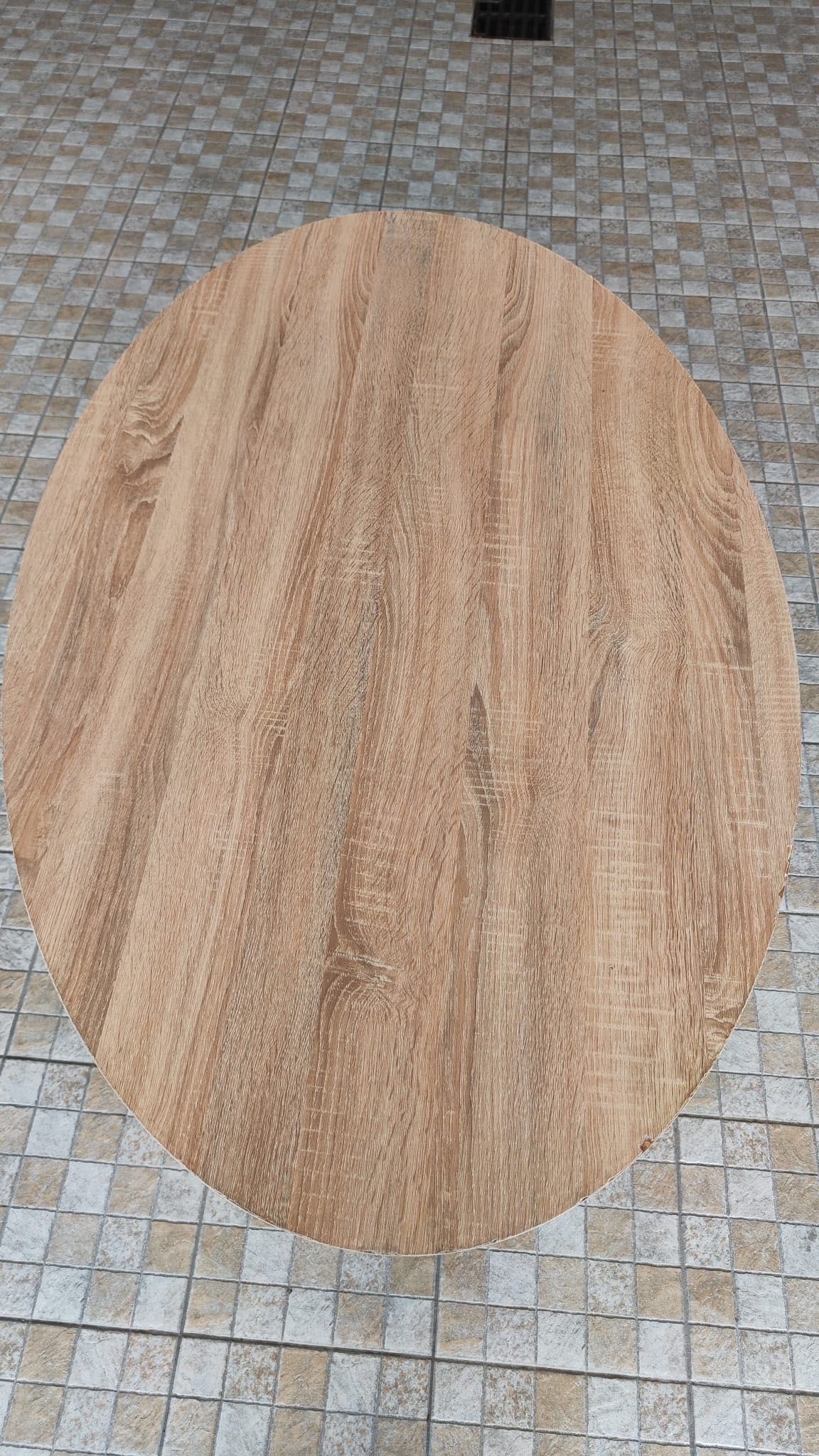 Mesa Oval de madeira
