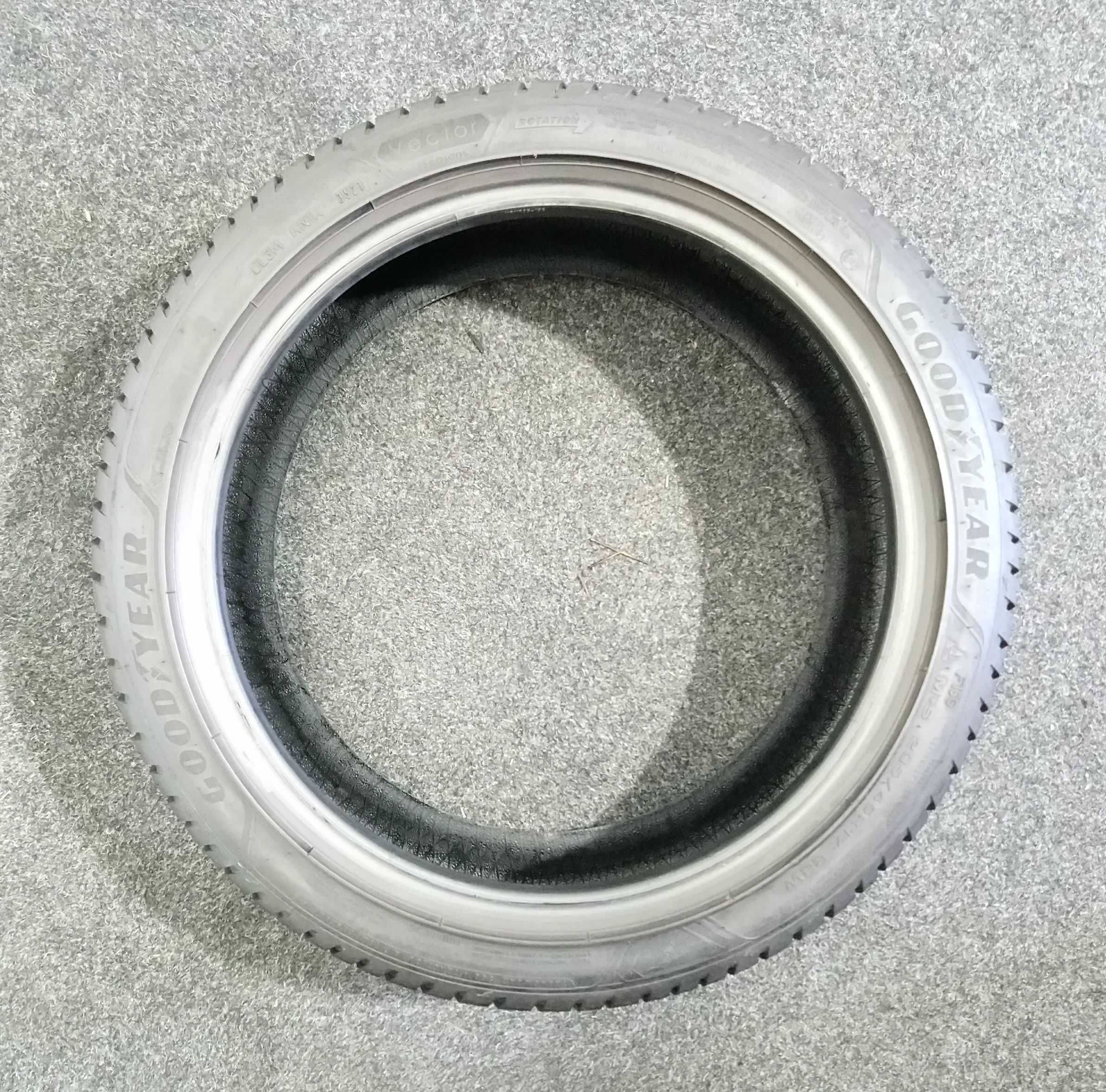 205/45R17 Goodyear Vector 4Seasons GEN-3 88W XL