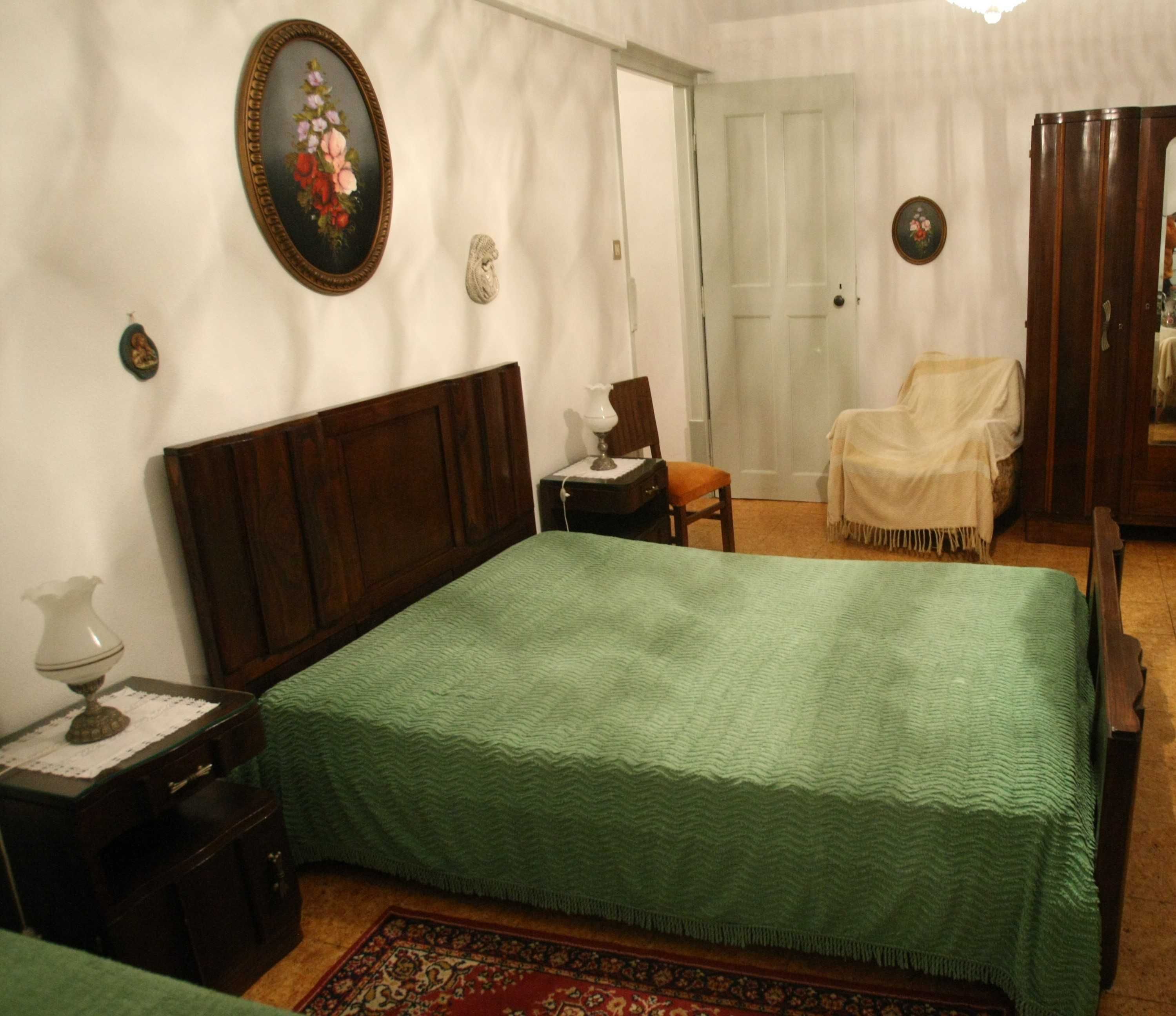 Art Deco mobília de quarto de linhas sobrias