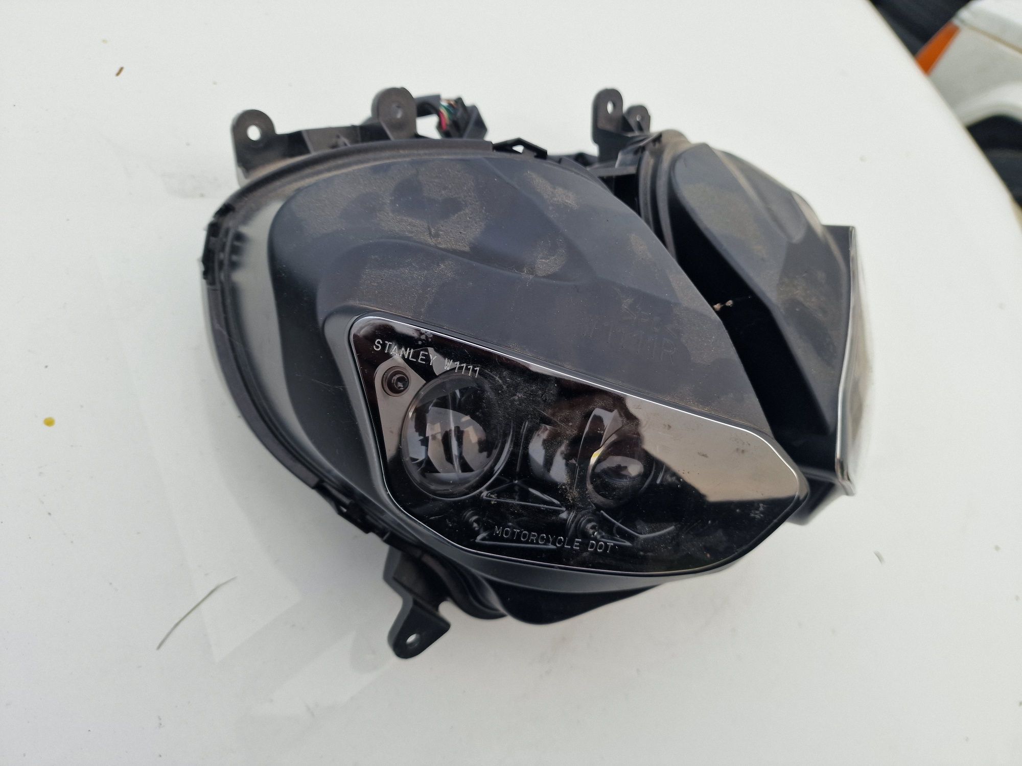 Kawasaki Z1000  reflektor lampa przód