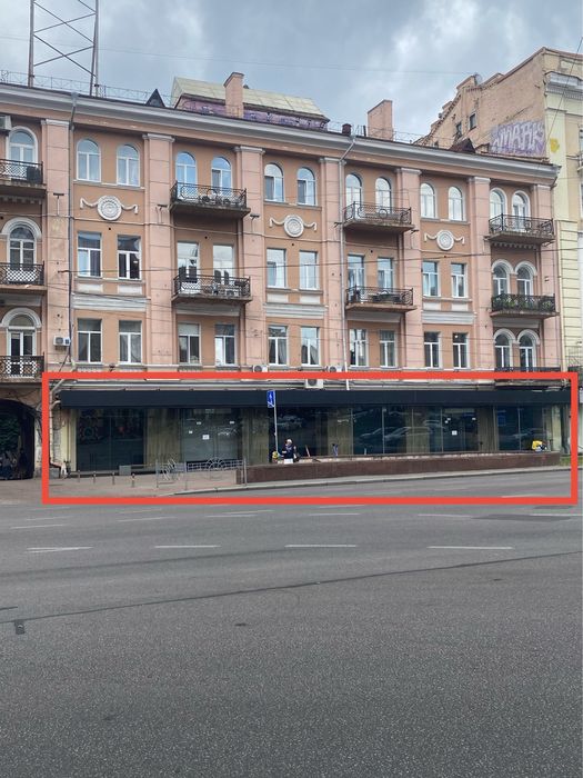 Фасад 250 м2, вул Велика Васильківька, пл.Українських Героєв, Гулівер